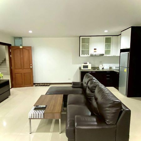 14 Place Sukhumvit Suites Bangkok Esterno foto