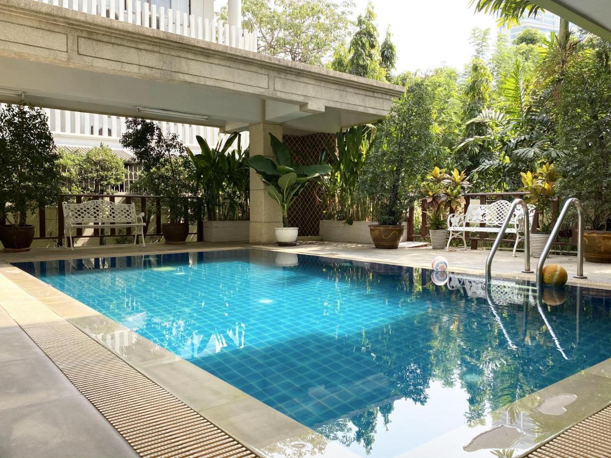 14 Place Sukhumvit Suites Bangkok Esterno foto
