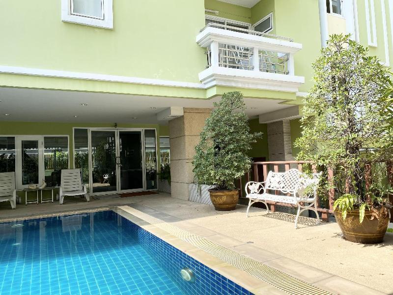 14 Place Sukhumvit Suites Bangkok Esterno foto